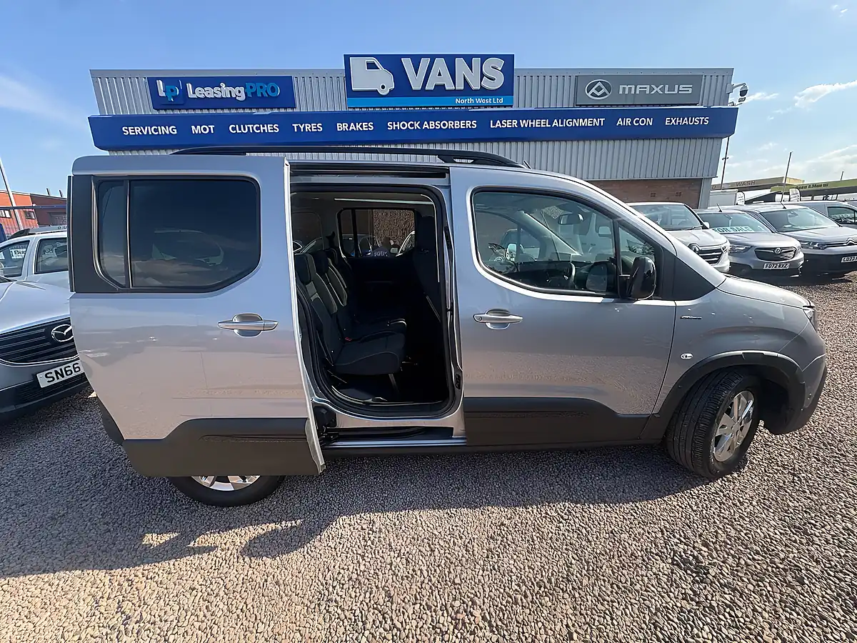 Used 2018 Peugeot Rifter GT Line Grey - Interior and Exterior details 18