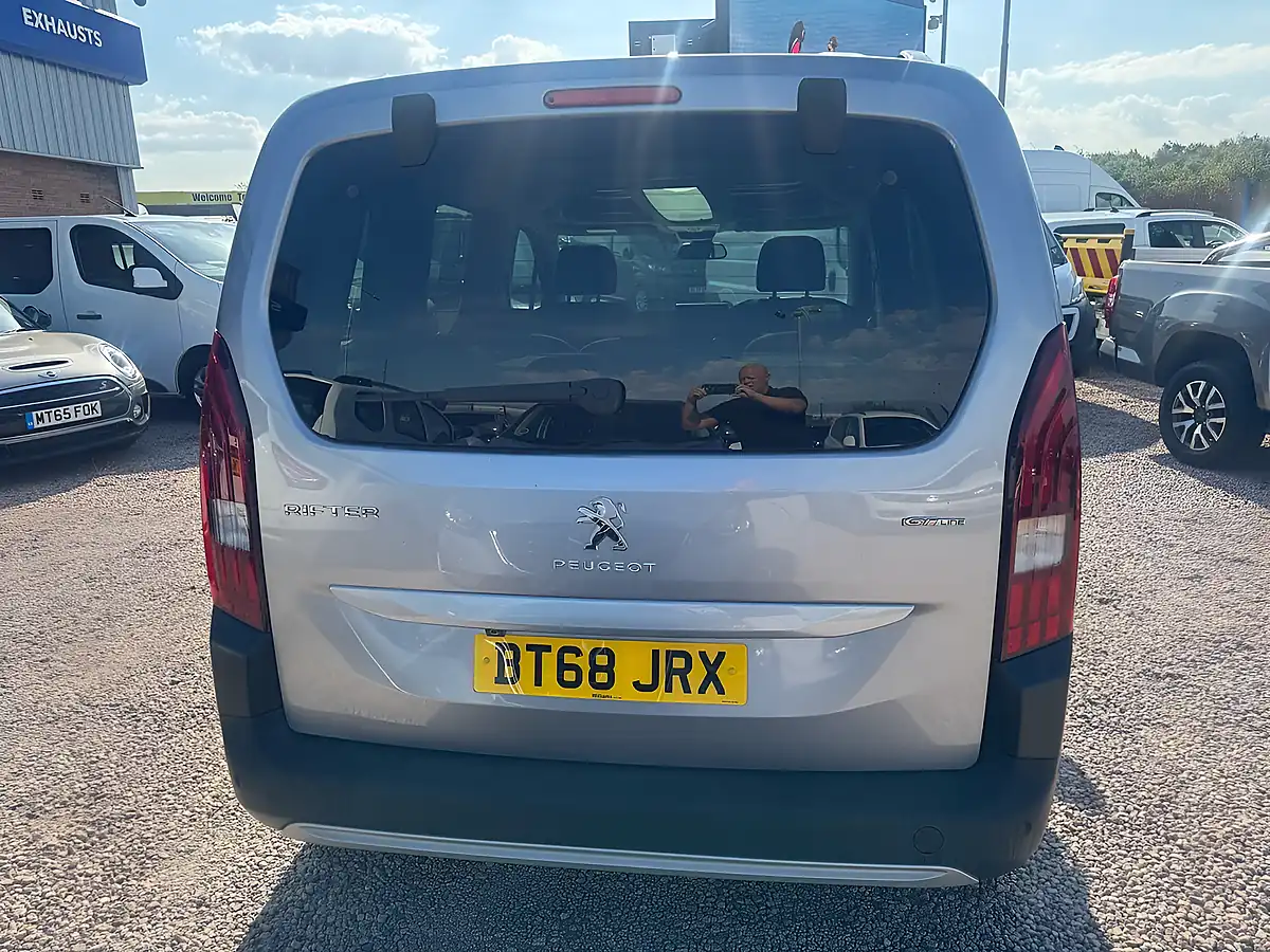 Used 2018 Peugeot Rifter GT Line Grey - Interior and Exterior details 7