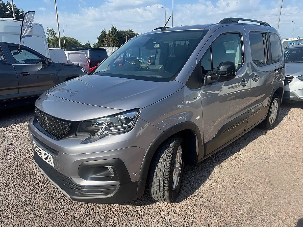 Used 2018 Peugeot Rifter GT Line Grey - Interior and Exterior details 9
