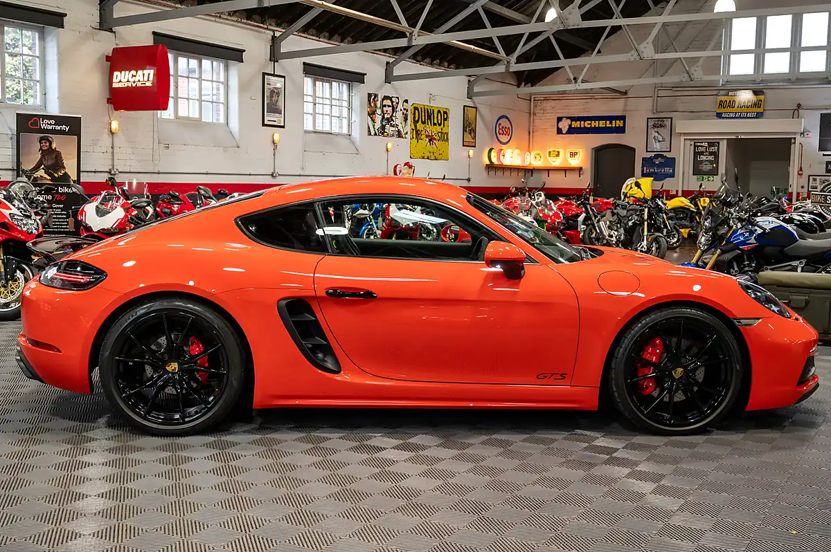 Used 2018 Porsche 718 Cayman Gts Lava Orange Metallic - Interior and Exterior details 2