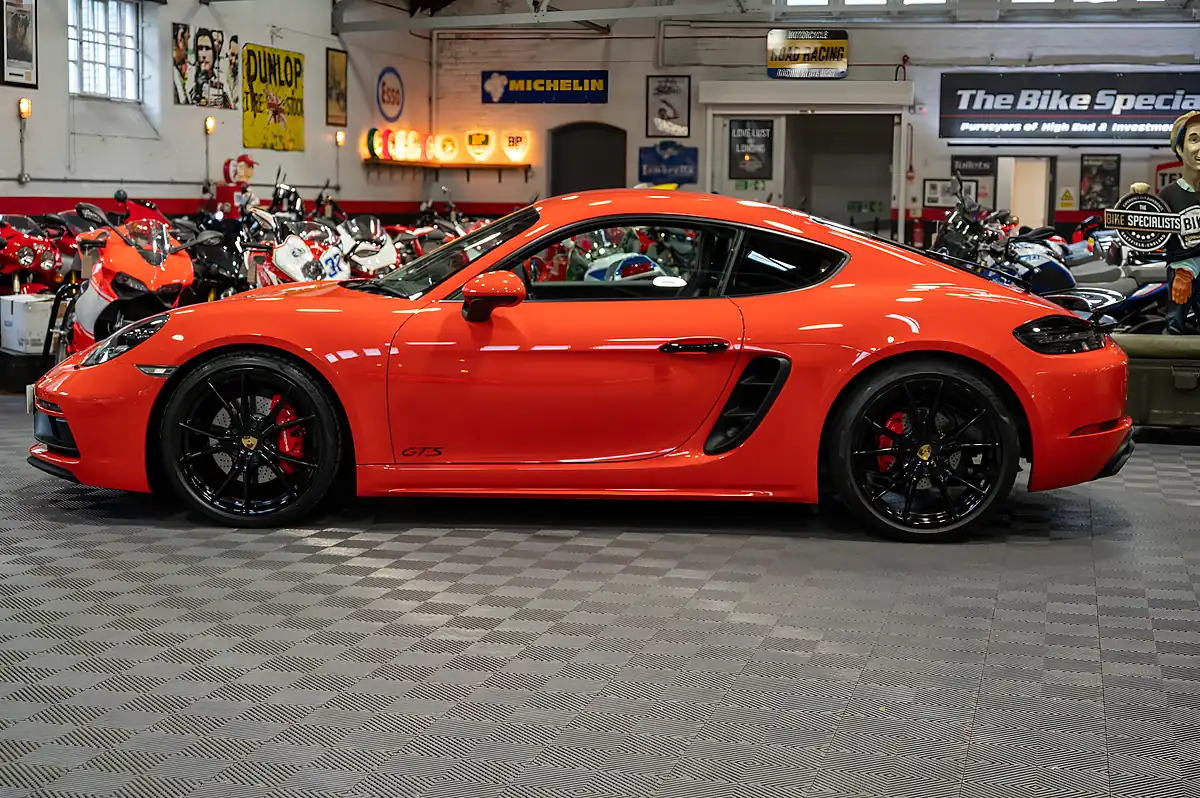 Used 2018 Porsche 718 Cayman Gts Lava Orange Metallic - Interior and Exterior details 20