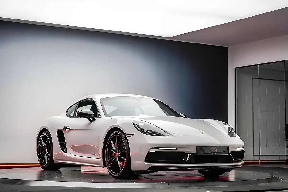 Used 2018 Porsche 718 Cayman Gts White - Interior and Exterior details 14
