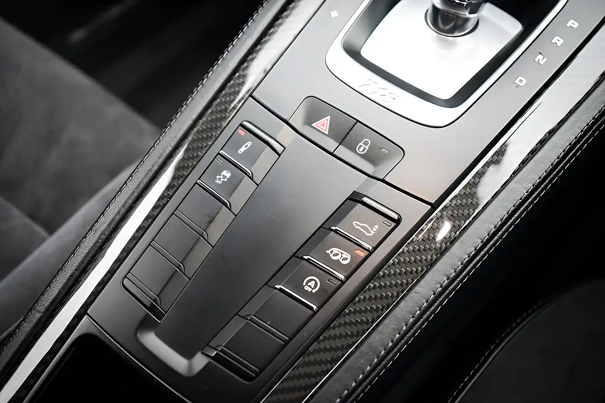 Used 2018 Porsche 718 Cayman Gts White - Interior and Exterior details 16
