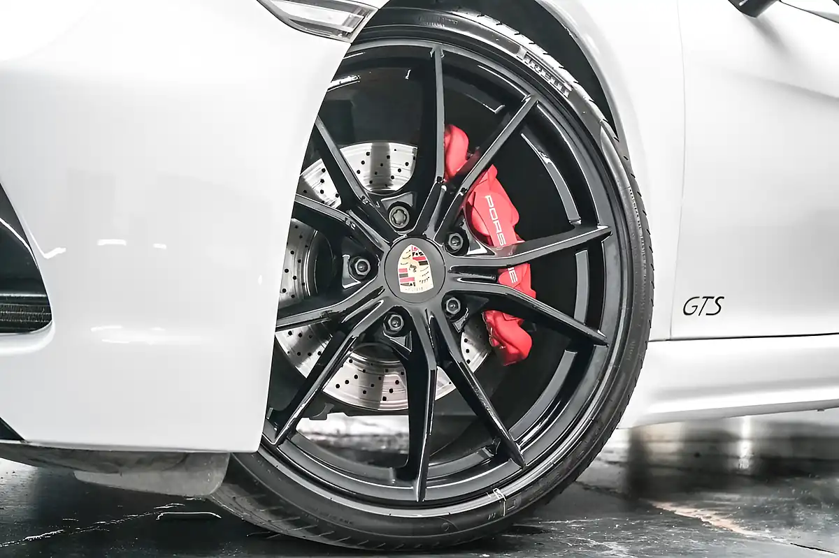 Used 2018 Porsche 718 Cayman Gts White - Interior and Exterior details 2