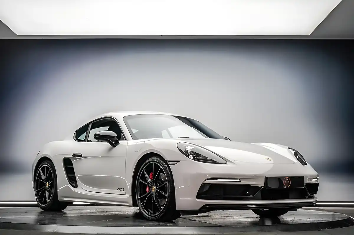 Used 2018 Porsche 718 Cayman Gts White - Interior and Exterior details 5