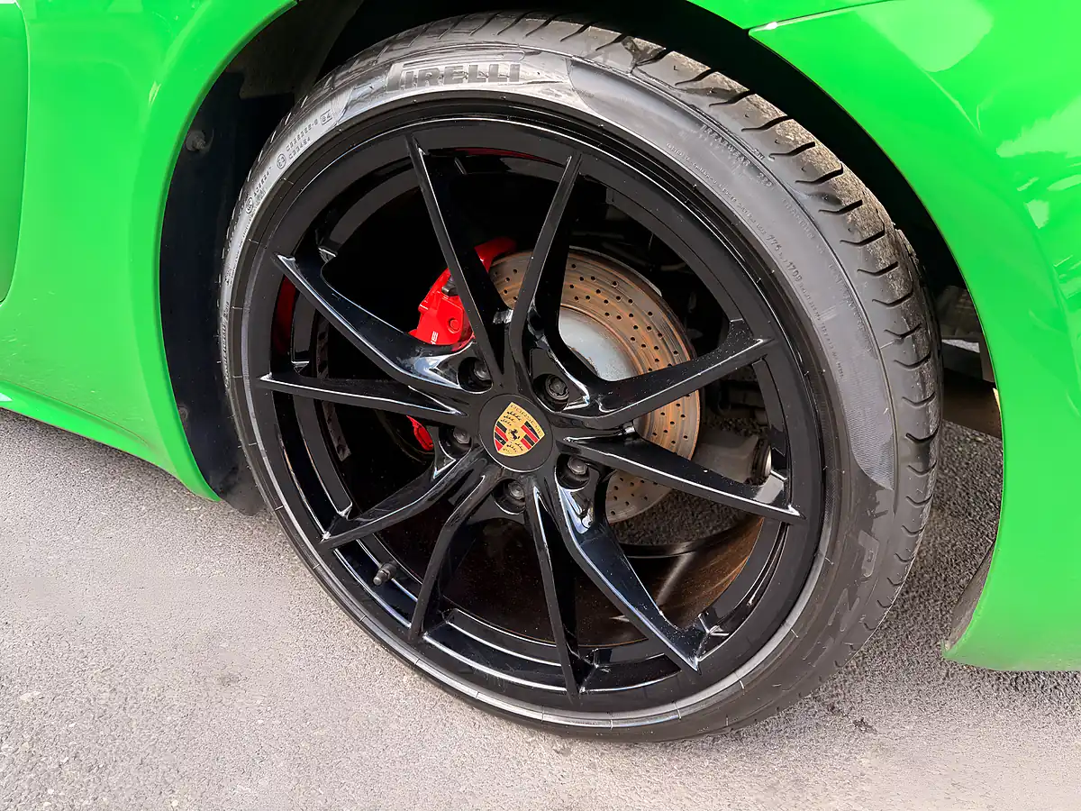 Used 2018 Porsche 718 Cayman S Viper Green - Interior and Exterior details 11