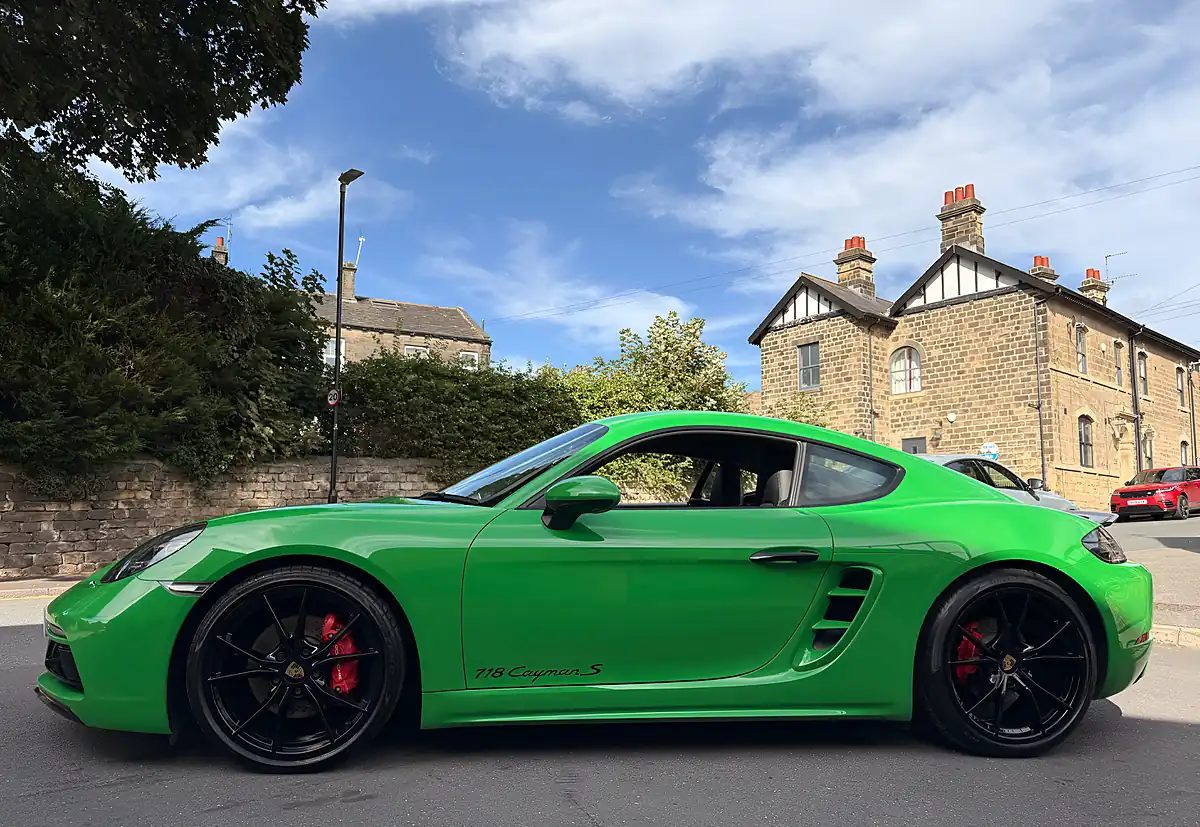 Used 2018 Porsche 718 Cayman S Viper Green - Interior and Exterior details 8