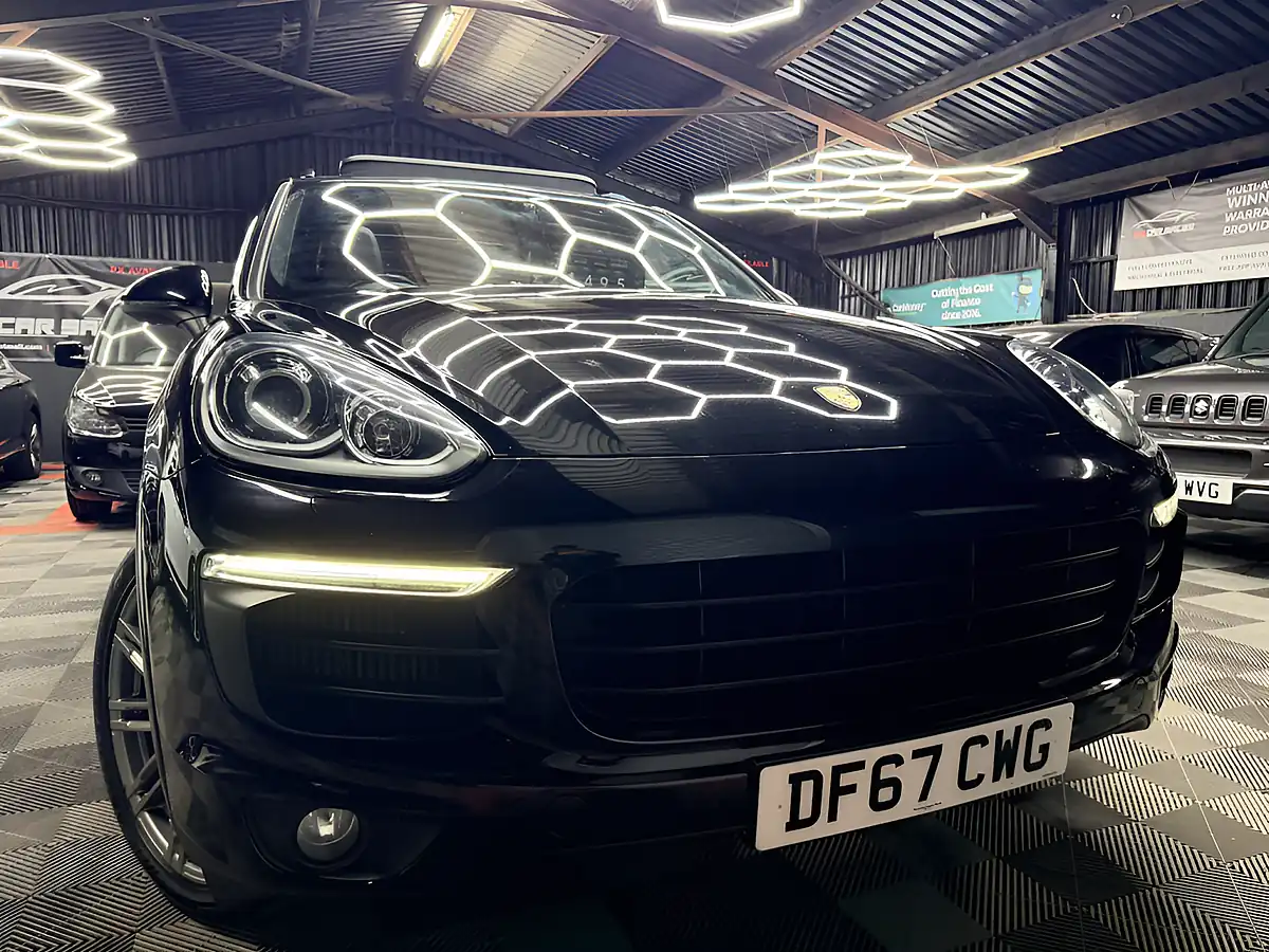 Used 2018 Porsche Cayenne Platinum Edition Black - Front View