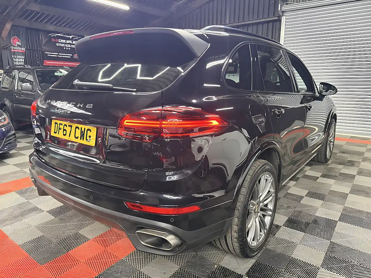 Used 2018 Porsche Cayenne Platinum Edition Black - Interior and Exterior details 13