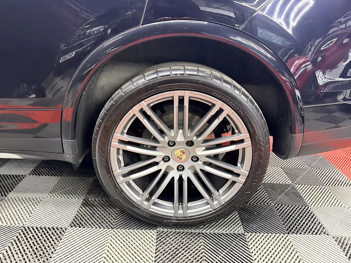 Used 2018 Porsche Cayenne Platinum Edition Black - Interior and Exterior details 16
