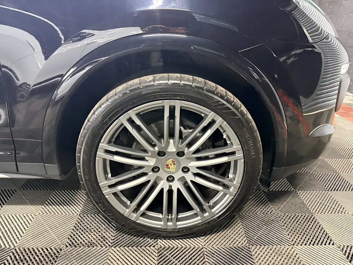 Used 2018 Porsche Cayenne Platinum Edition Black - Interior and Exterior details 18