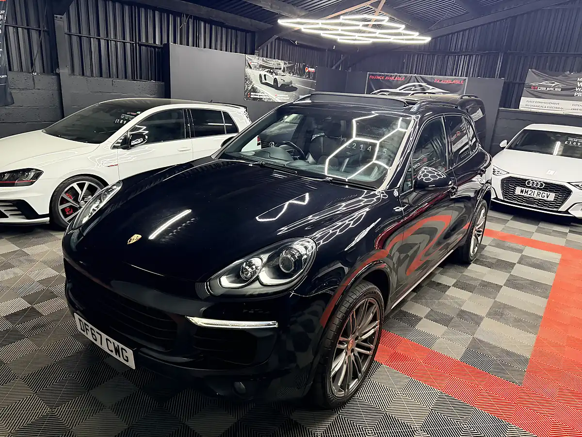 Used 2018 Porsche Cayenne Platinum Edition Black - Interior and Exterior details 3