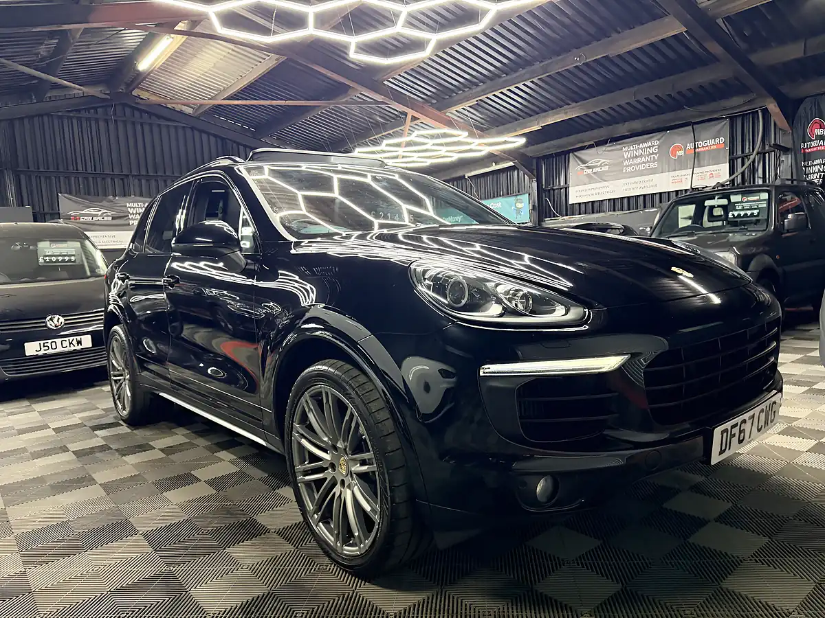 Used 2018 Porsche Cayenne Platinum Edition Black - Interior and Exterior details 4