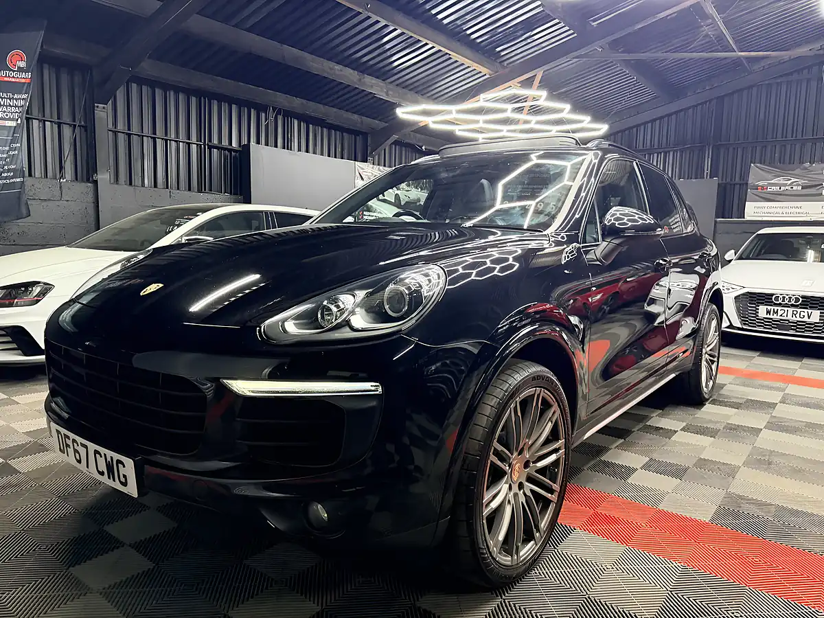 Used 2018 Porsche Cayenne Platinum Edition Black - Interior and Exterior details 7