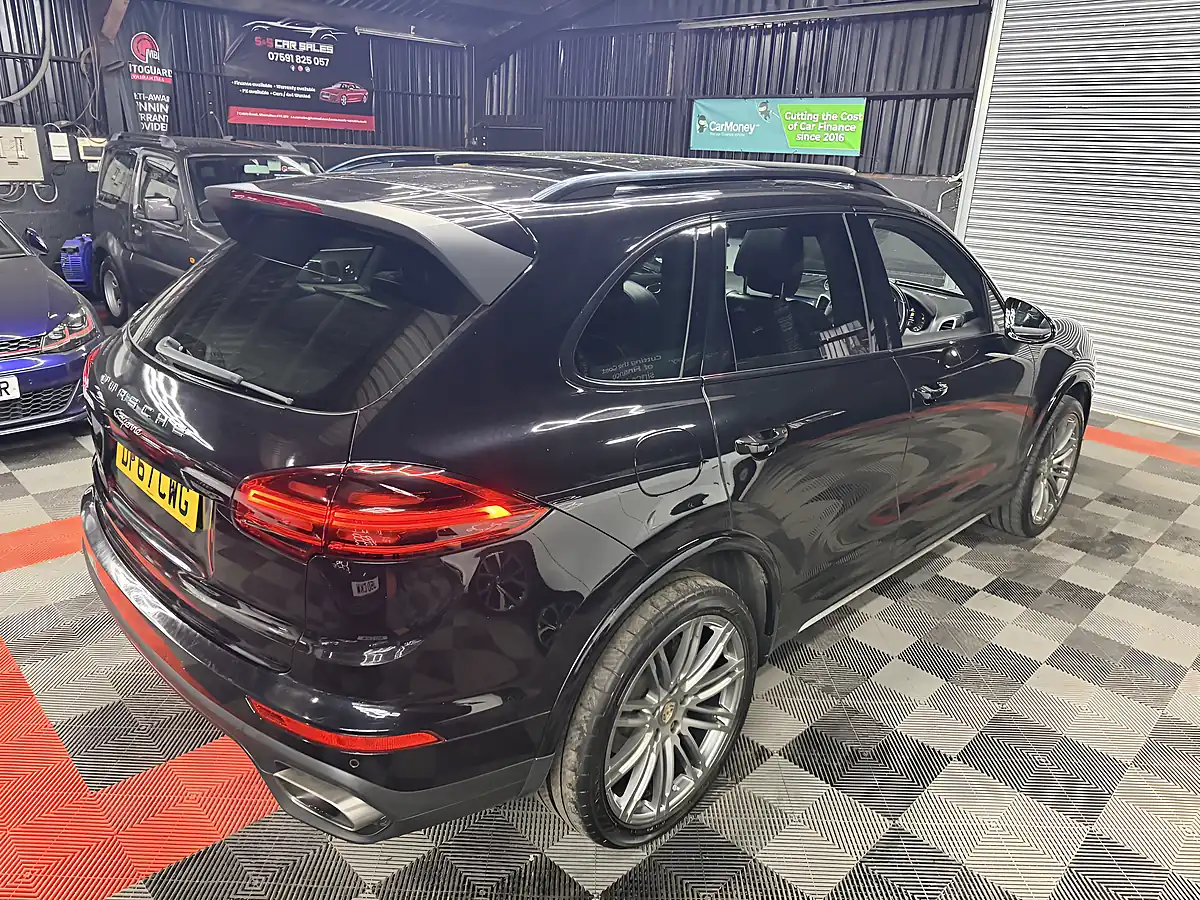 Used 2018 Porsche Cayenne Platinum Edition Black - Interior and Exterior details 8