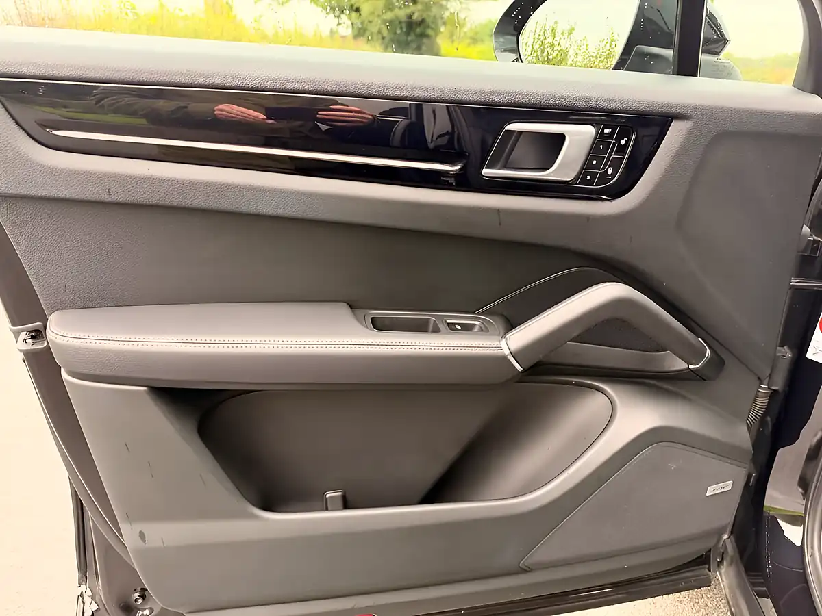 Used 2018 Porsche Cayenne S Black - Interior and Exterior details 19