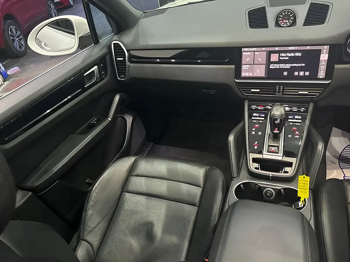 Used 2018 Porsche Cayenne S White - Interior and Exterior details 11