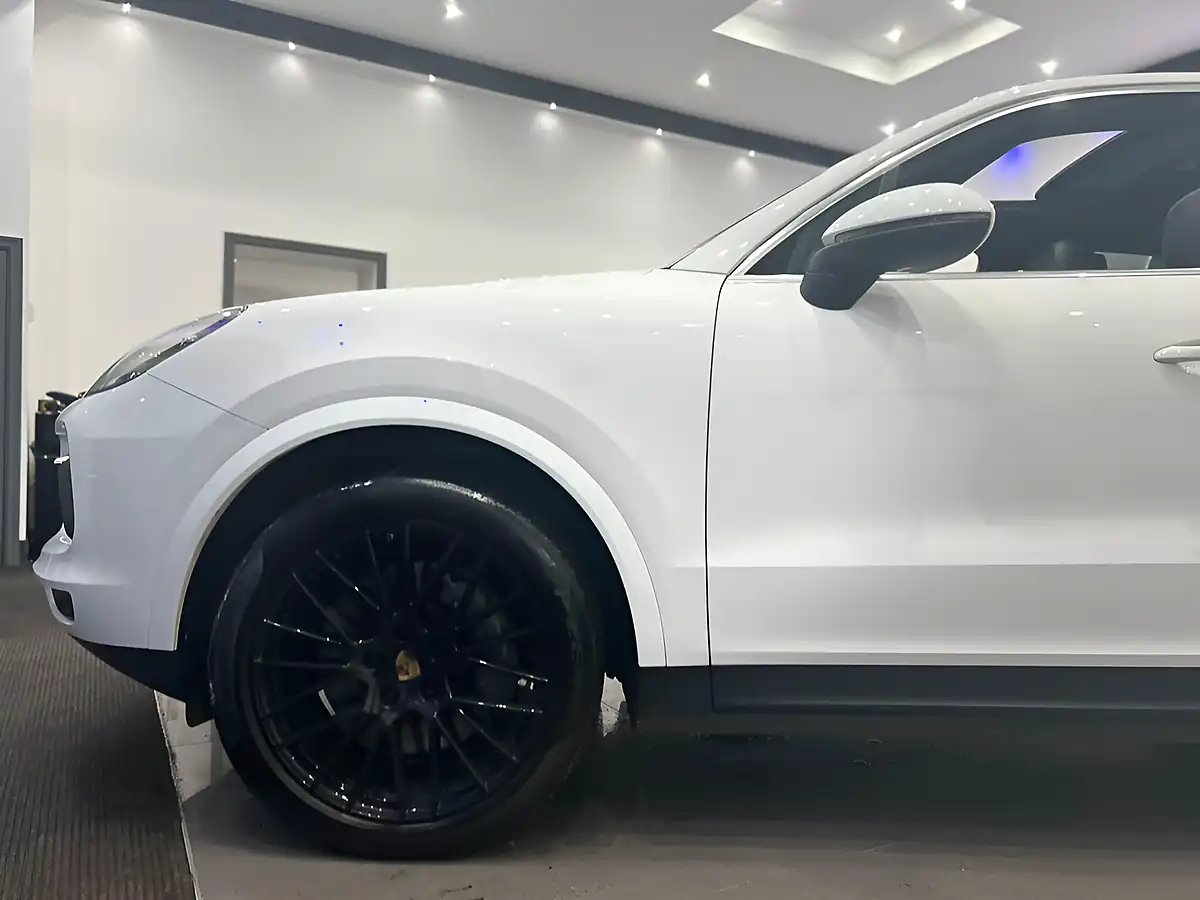 Used 2018 Porsche Cayenne S White - Interior and Exterior details 16