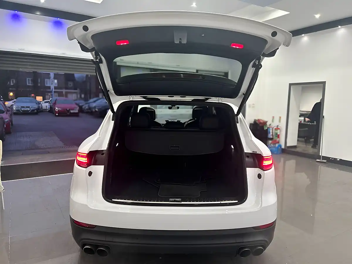 Used 2018 Porsche Cayenne S White - Interior and Exterior details 18