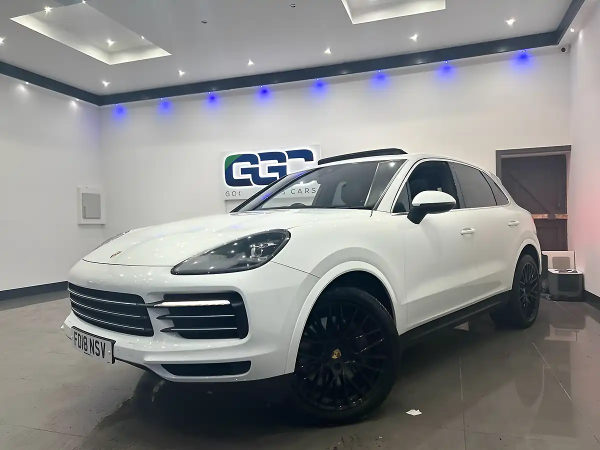 Used 2018 Porsche Cayenne S White - Interior and Exterior details 6