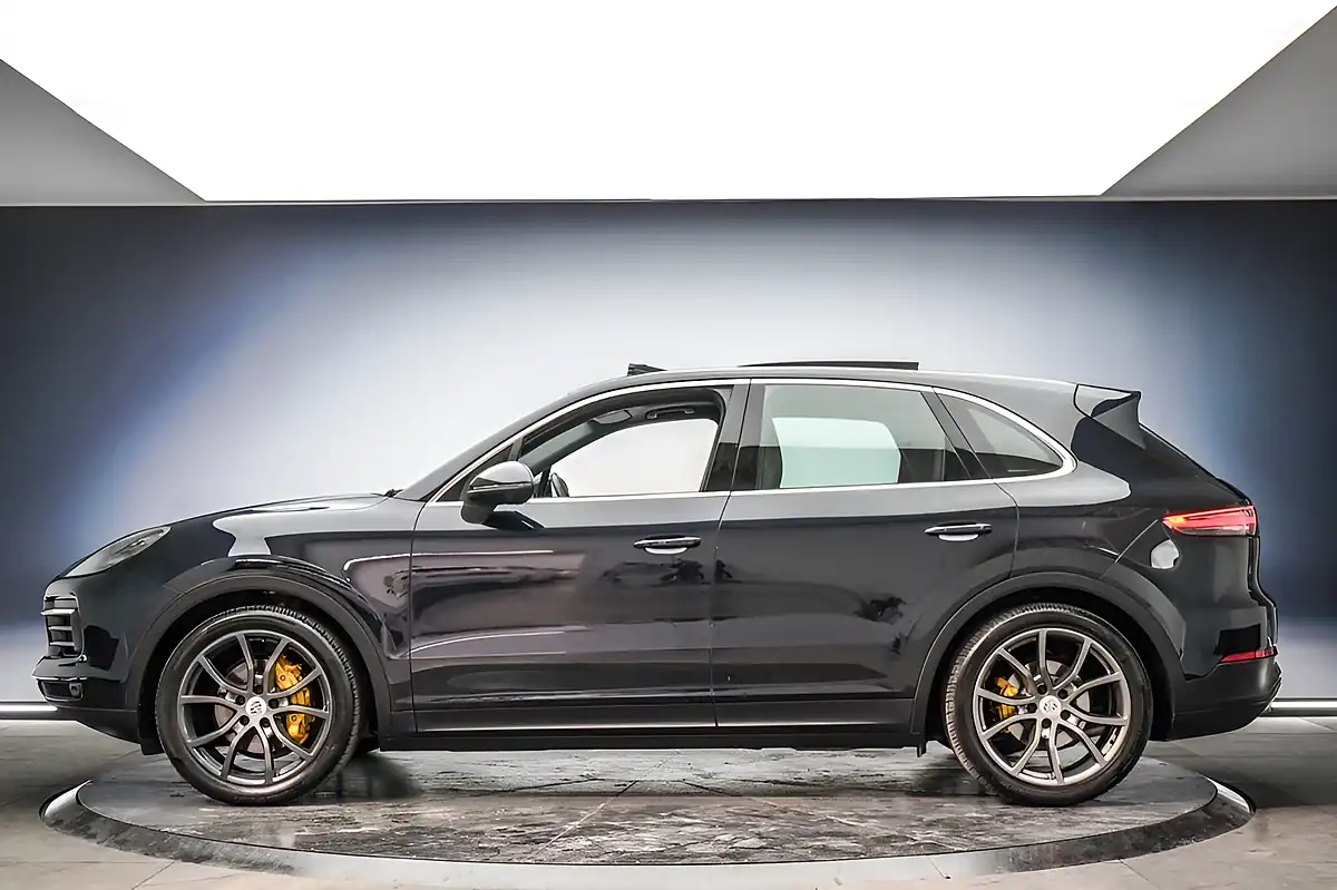 Used 2018 Porsche Cayenne Tiptronic S Moonlight Blue - Interior and Exterior details 10