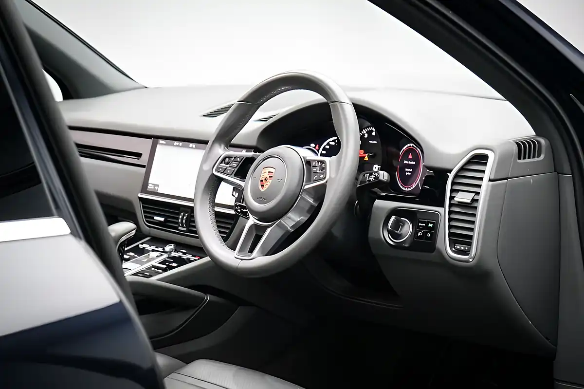 Used 2018 Porsche Cayenne Tiptronic S Moonlight Blue - Interior and Exterior details 14