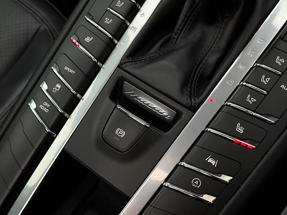 Used 2018 Porsche Macan Black - Interior and Exterior details 14