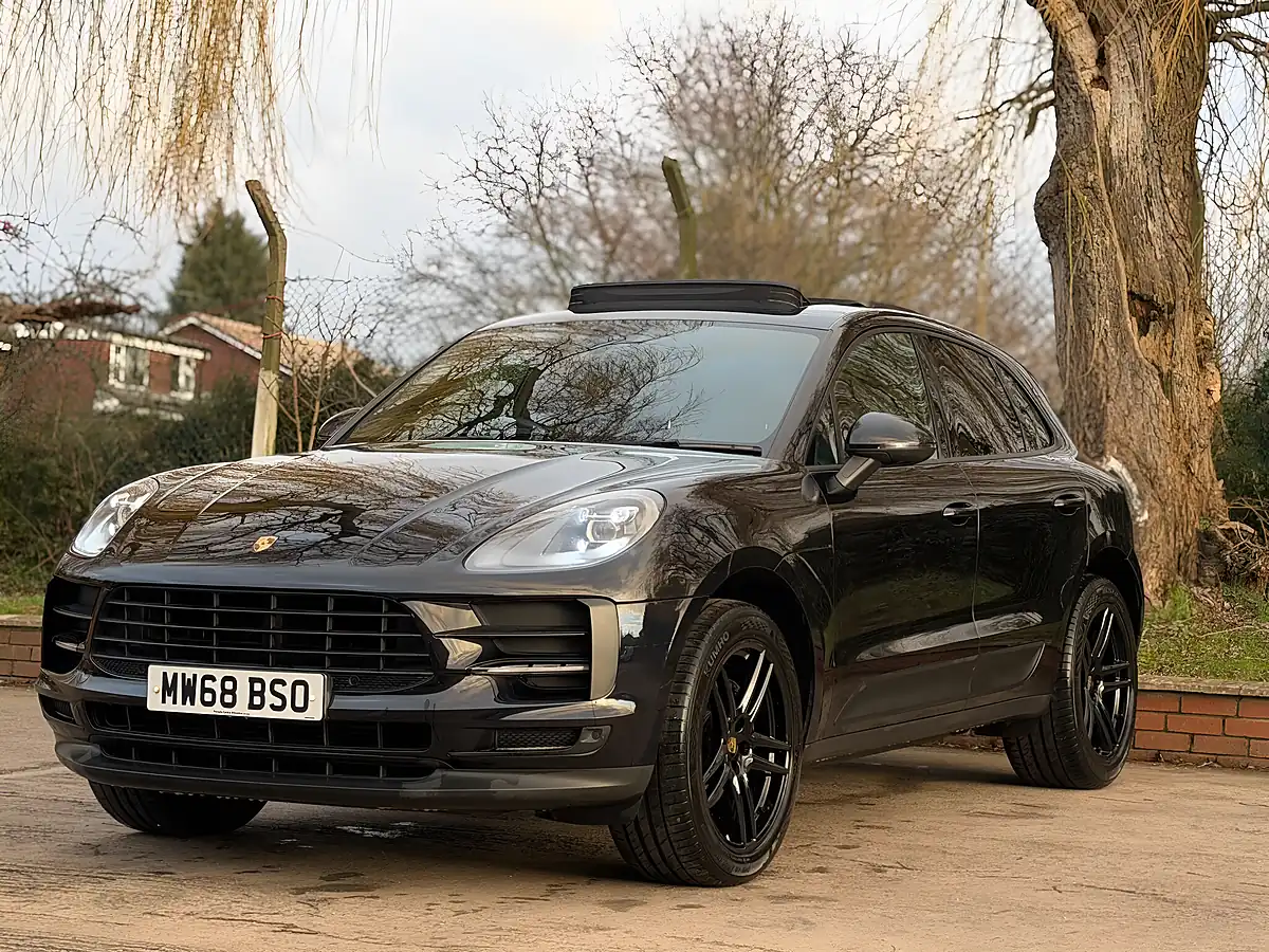 Used 2018 Porsche Macan Black - Interior and Exterior details 3