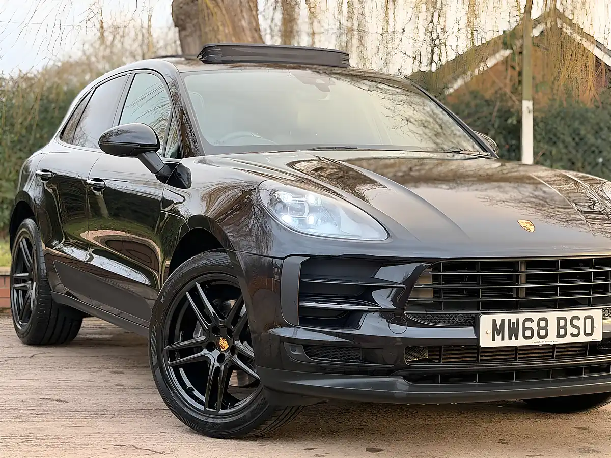 Used 2018 Porsche Macan Black - Interior and Exterior details 5