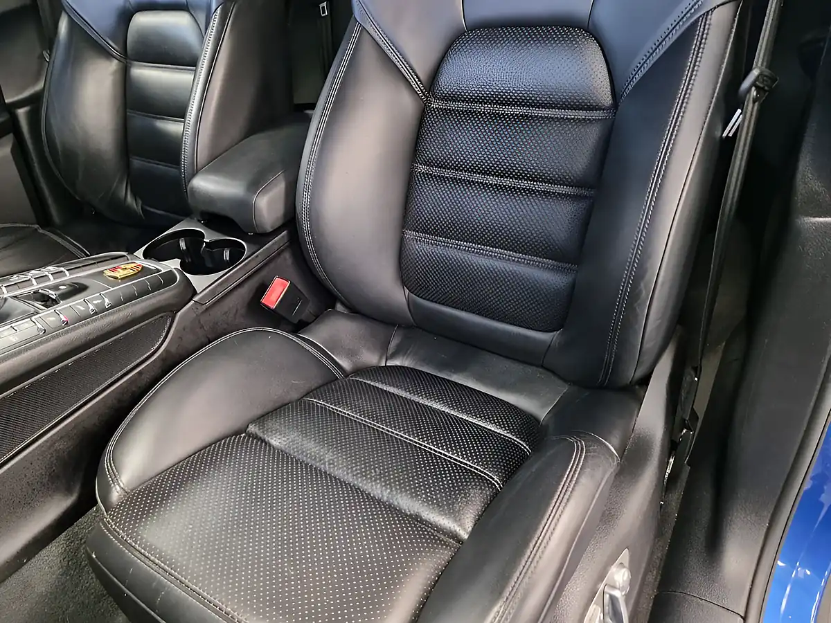 Used 2018 Porsche Macan Blue - Interior and Exterior details 13