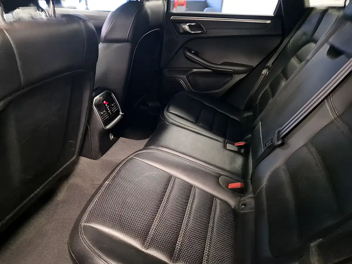 Used 2018 Porsche Macan Blue - Interior and Exterior details 15