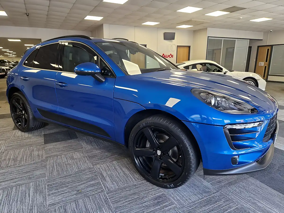 Used 2018 Porsche Macan Blue - Interior and Exterior details 2
