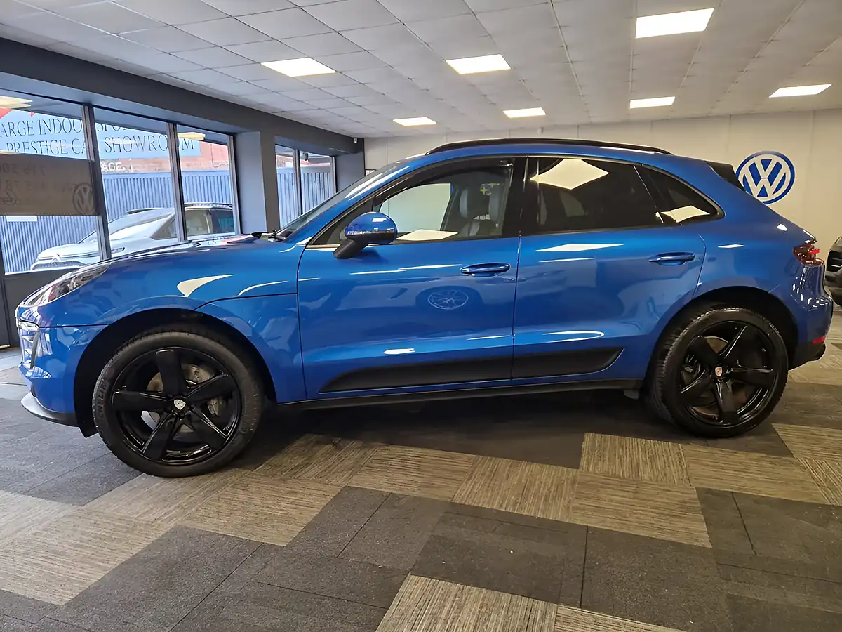Used 2018 Porsche Macan Blue - Interior and Exterior details 5