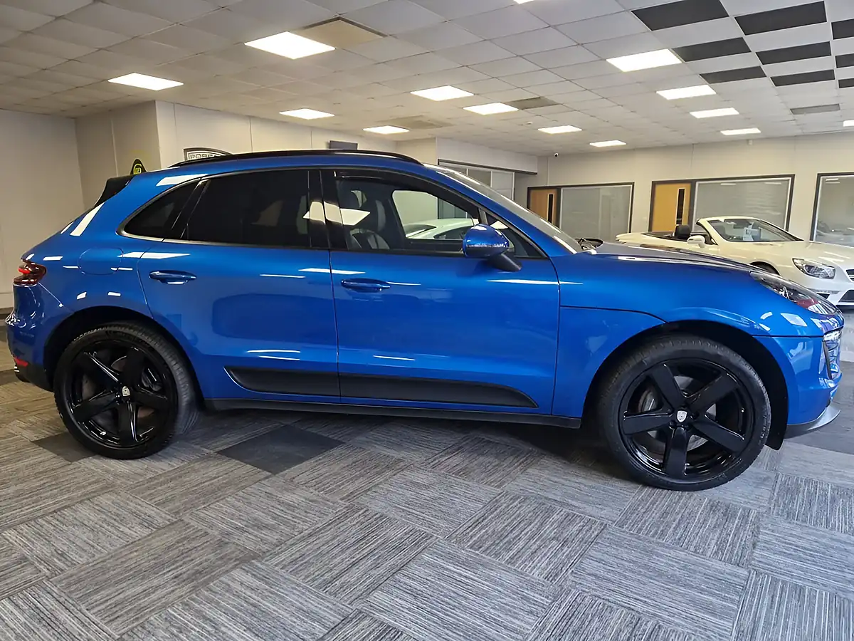 Used 2018 Porsche Macan Blue - Interior and Exterior details 6