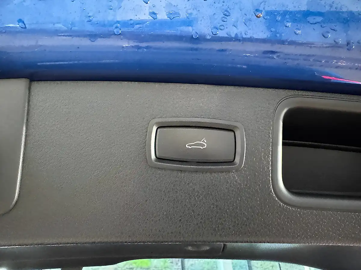 Used 2018 Porsche Macan Blue - Interior and Exterior details 12