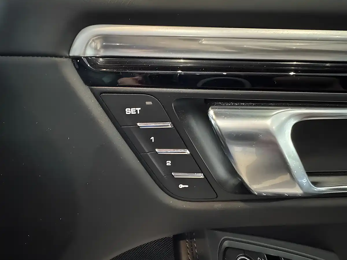 Used 2018 Porsche Macan Blue - Interior and Exterior details 16