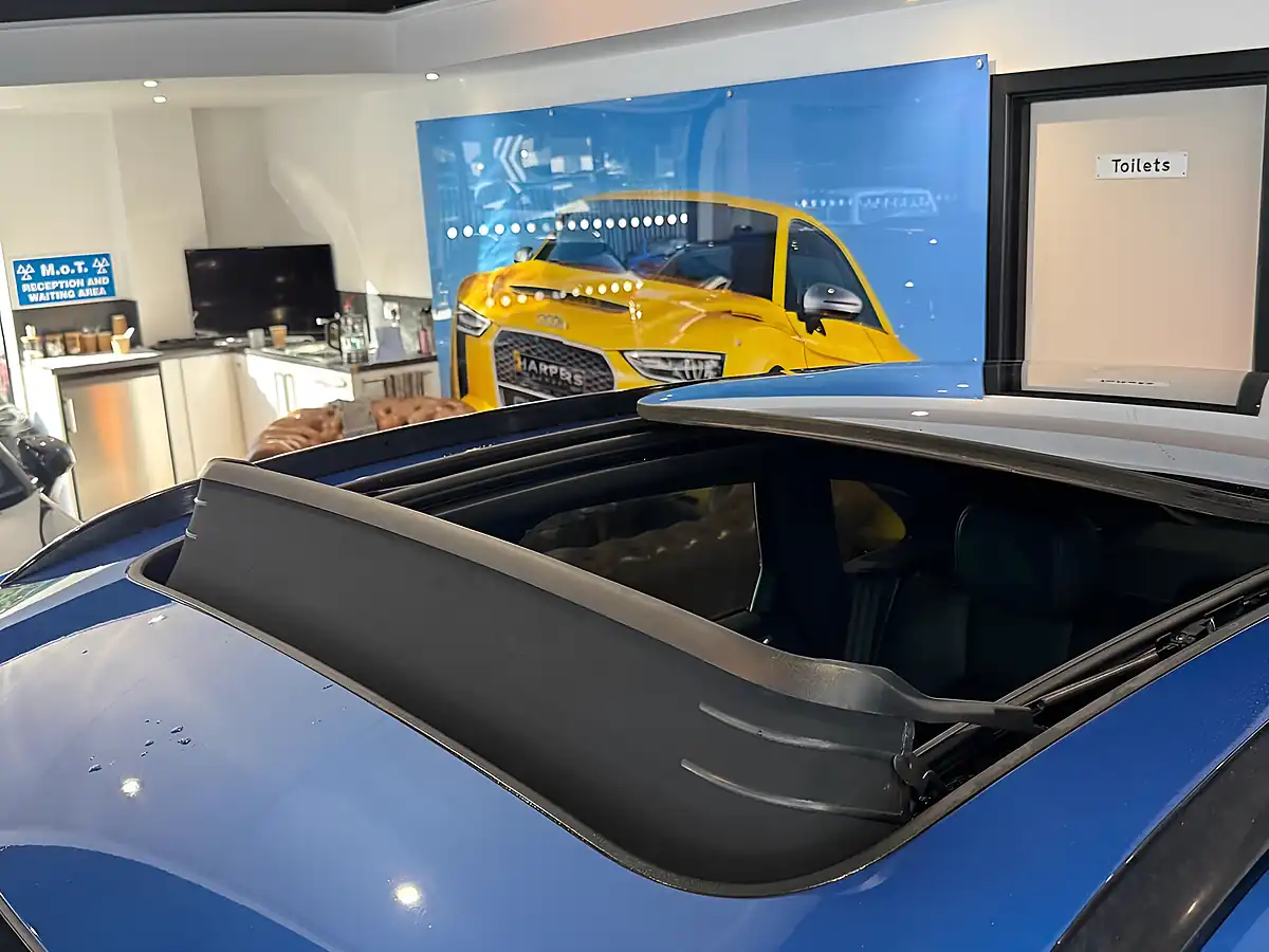 Used 2018 Porsche Macan Blue - Interior and Exterior details 3