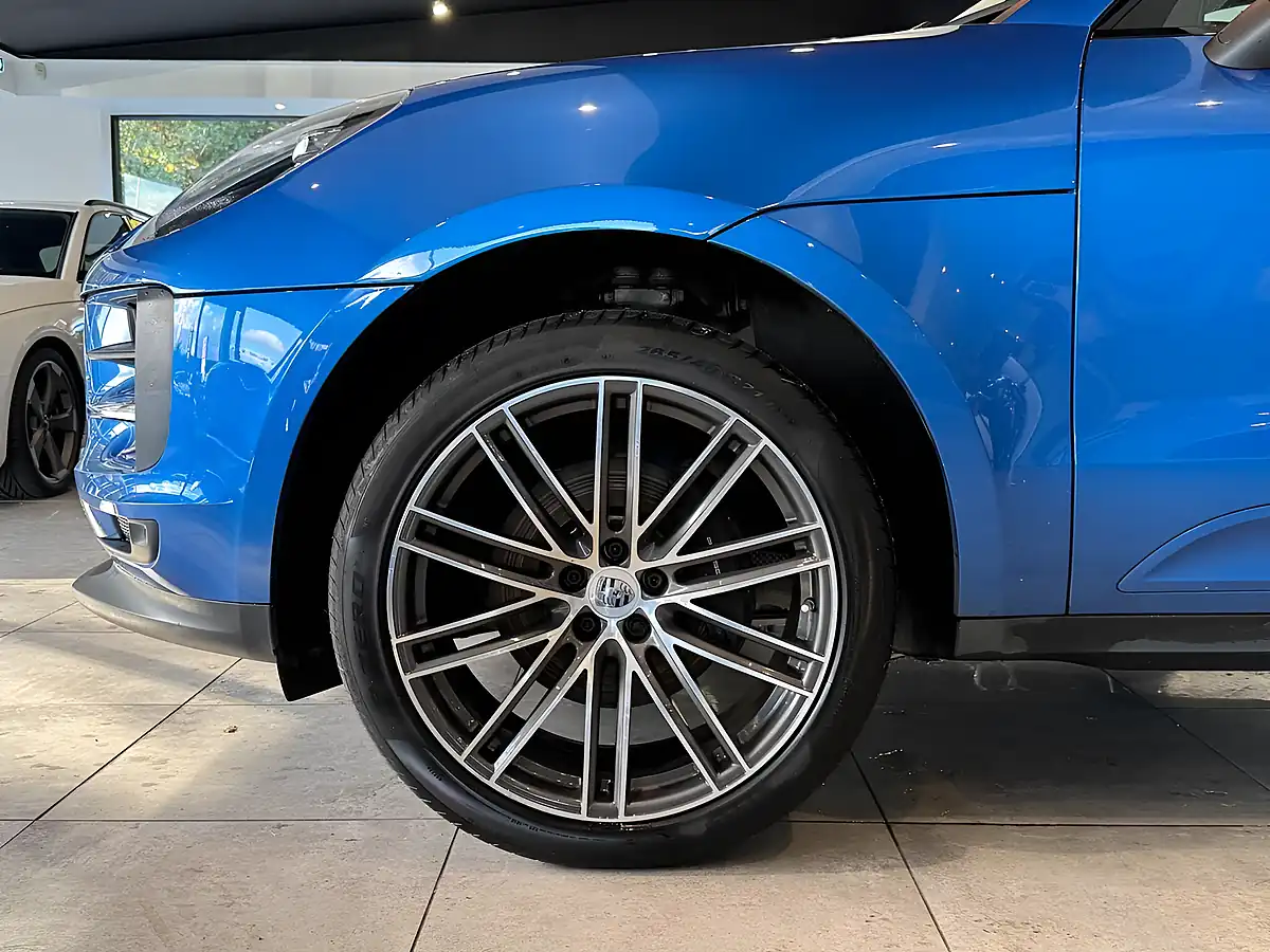 Used 2018 Porsche Macan Blue - Interior and Exterior details 4