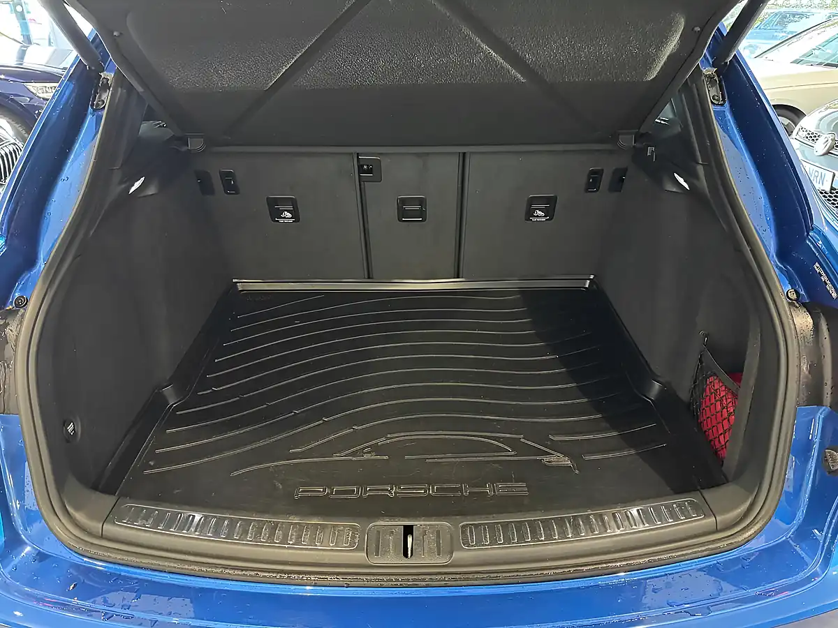 Used 2018 Porsche Macan Blue - Interior and Exterior details 9
