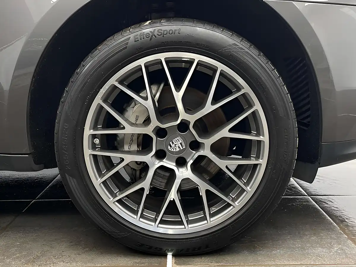 Used 2018 Porsche Macan S Grey - Interior and Exterior details 3