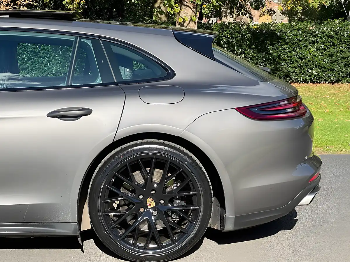 Used 2018 Porsche Panamera 4 Sport Turismo Grey - Interior and Exterior details 10