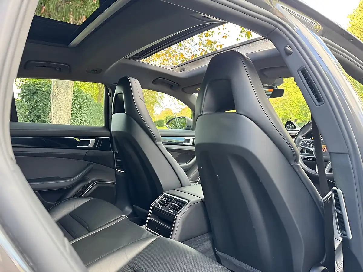 Used 2018 Porsche Panamera 4 Sport Turismo Grey - Interior and Exterior details 15