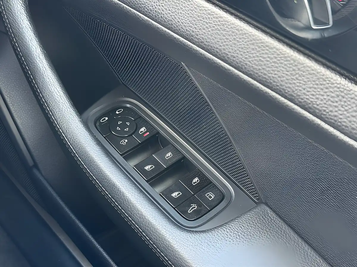 Used 2018 Porsche Panamera 4 Sport Turismo Grey - Interior and Exterior details 18