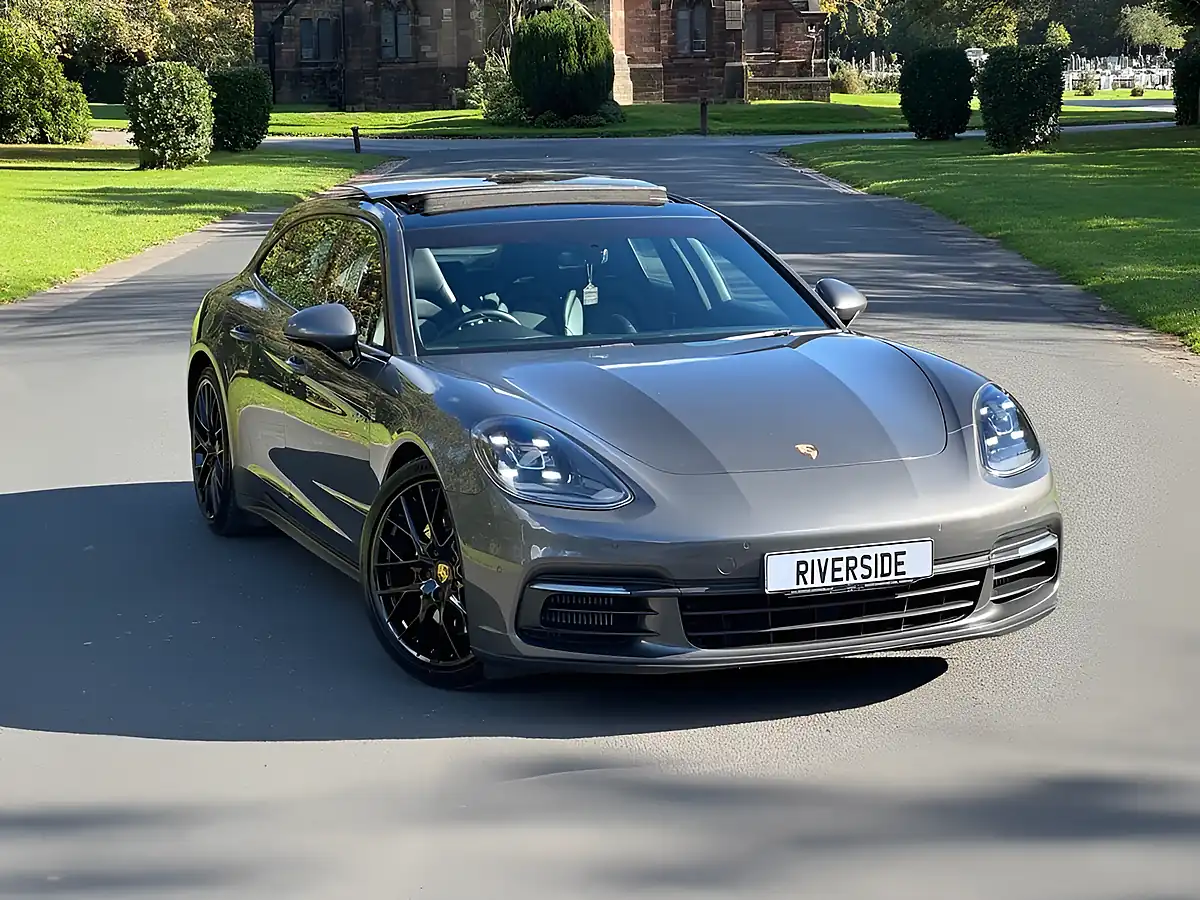 Used 2018 Porsche Panamera 4 Sport Turismo Grey - Interior and Exterior details 3