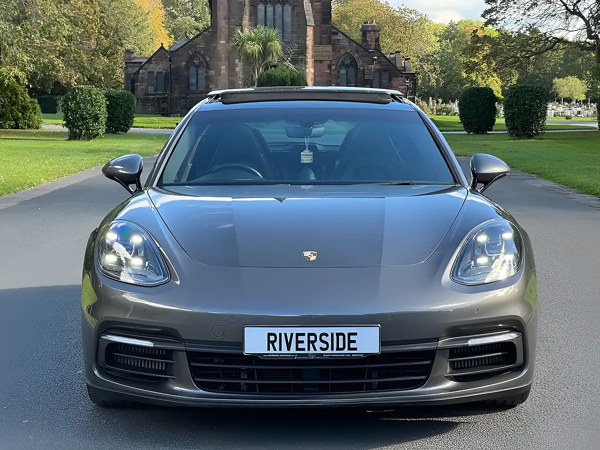 Used 2018 Porsche Panamera 4 Sport Turismo Grey - Interior and Exterior details 6