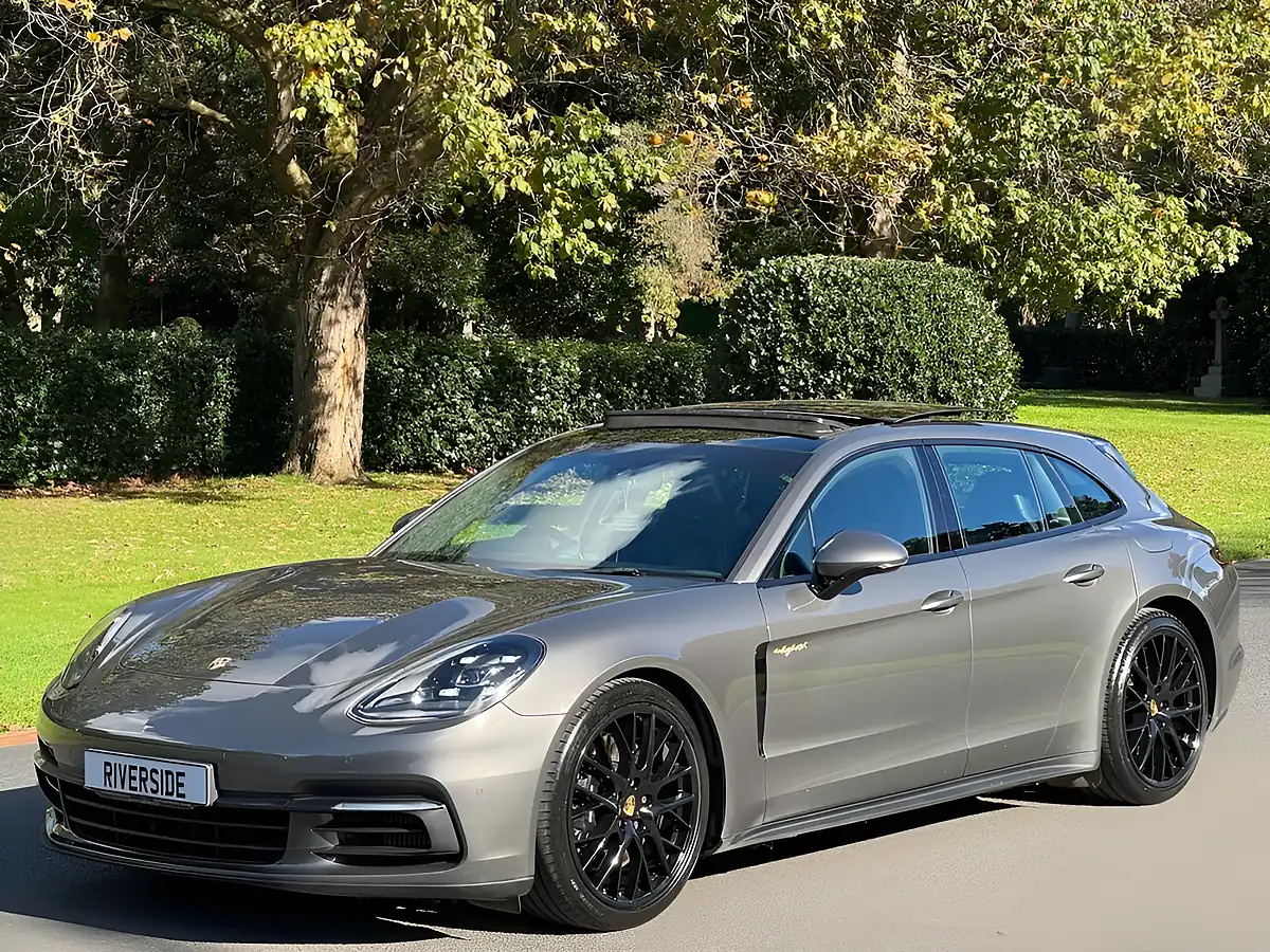 Used 2018 Porsche Panamera 4 Sport Turismo Grey - Interior and Exterior details 8