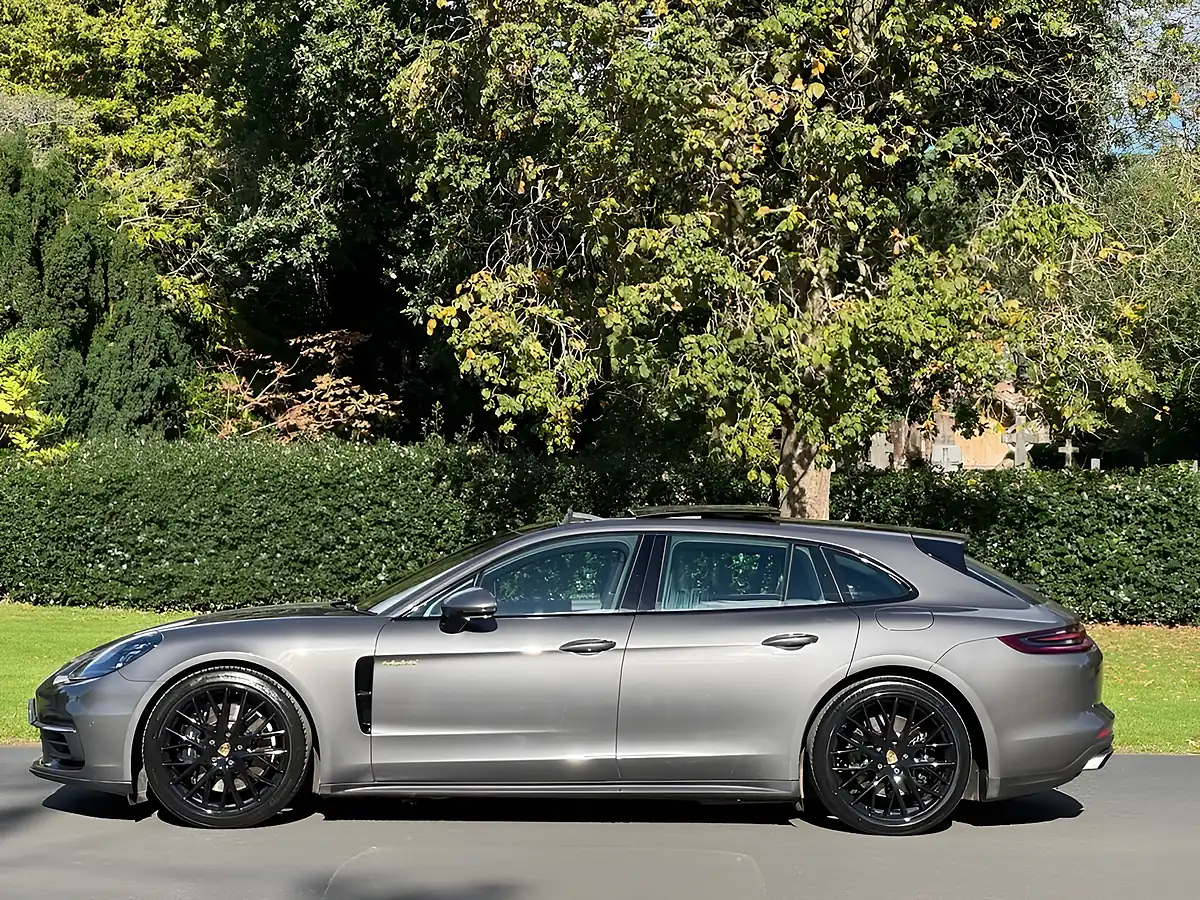Used 2018 Porsche Panamera 4 Sport Turismo Grey - Interior and Exterior details 9