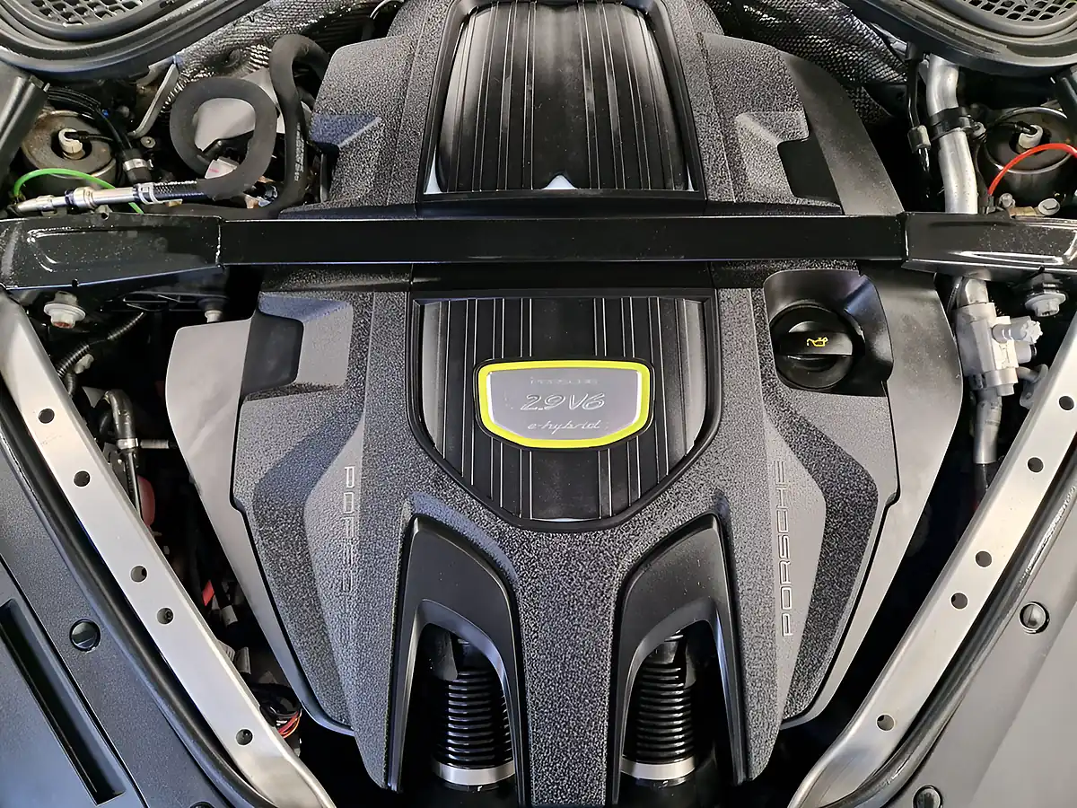 Used 2018 Porsche Panamera Sport Turismo Grey - Interior and Exterior details 15