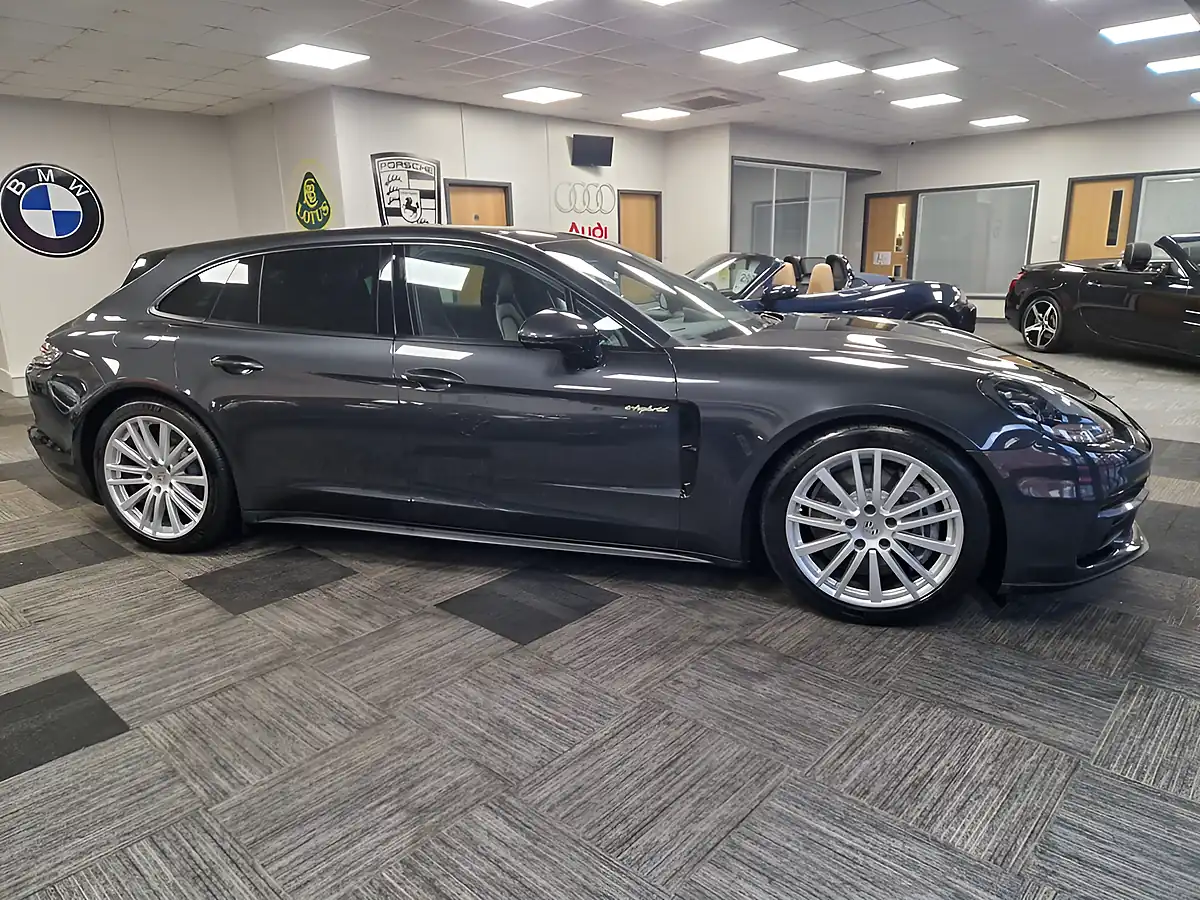 Used 2018 Porsche Panamera Sport Turismo Grey - Interior and Exterior details 6
