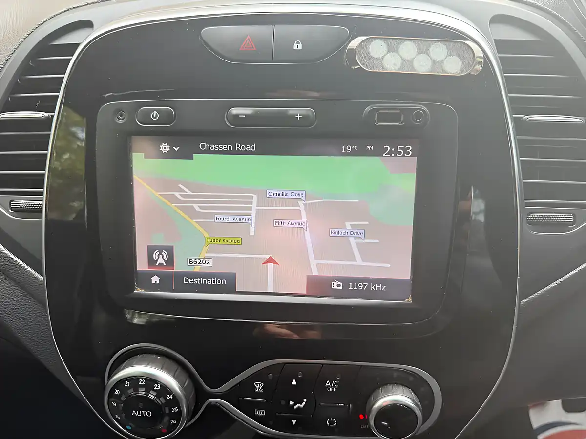 Used 2018 Renault Captur Dynamique Nav Black - Interior and Exterior details 13